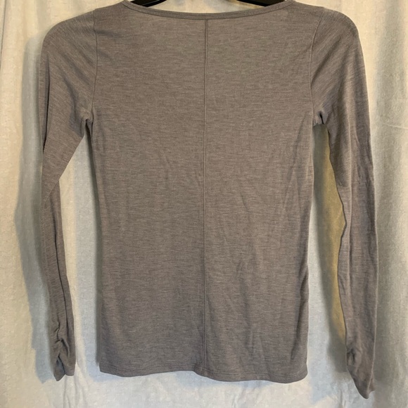 Gray hollister stretchy v neck top - Picture 5 of 5